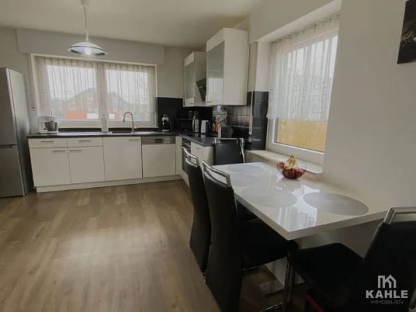 Immobilie in Sassenberg - Kaufobjekt: Großzügige, energetisch sanierte Wohnung im OG mit Kaminofen und Garage in Sassenberg - Bild 2