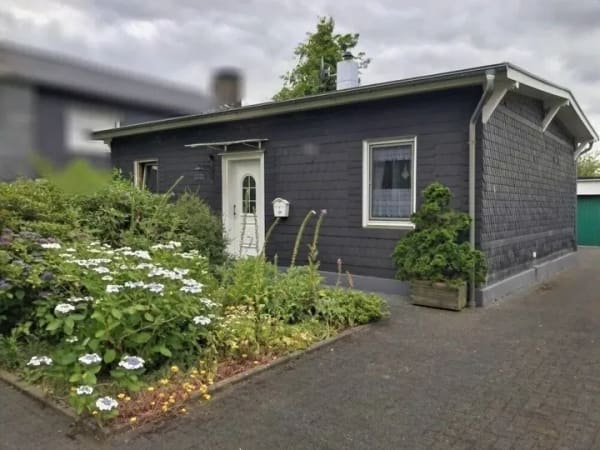 Immobilie in Wermelskirchen - Mehrfamilienhaus + Bungalow auf großem Grundstück (VERMIETET) - Bild 1