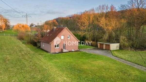 Immobilie in Kirchlengern - Großzügiges Grundstück trifft auf Potenzial - Einfamilienhaus mit viel Raum für Ihre Ideen - Bild 0