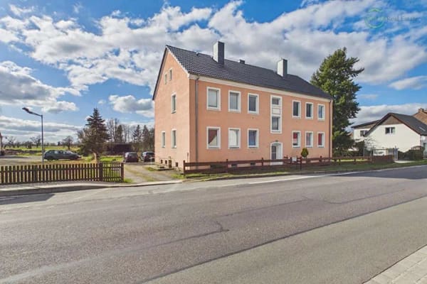 Immobilie in Hohenleipisch - Kapitalanlage mit Luft nach oben: Modernisiertes MFH mit 4 Einheiten, Garagen und Ausbaupotenzial - Bild 0