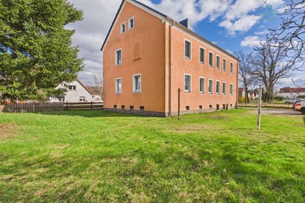 Immobilie in Hohenleipisch - Kapitalanlage mit Luft nach oben: Modernisiertes MFH mit 4 Einheiten, Garagen und Ausbaupotenzial - Bild 2