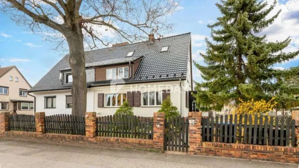 Immobilie in Oranienburg - Ihr neues Kapitel beginnt hier: Doppelhaushälfte mit sechs Zimmern, Keller, Garten und Kamin - Bild 0