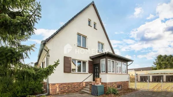 Immobilie in Oranienburg - Ihr neues Kapitel beginnt hier: Doppelhaushälfte mit sechs Zimmern, Keller, Garten und Kamin - Bild 2