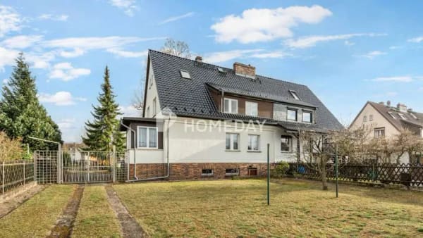 Immobilie in Oranienburg - Ihr neues Kapitel beginnt hier: Doppelhaushälfte mit sechs Zimmern, Keller, Garten und Kamin - Bild 3