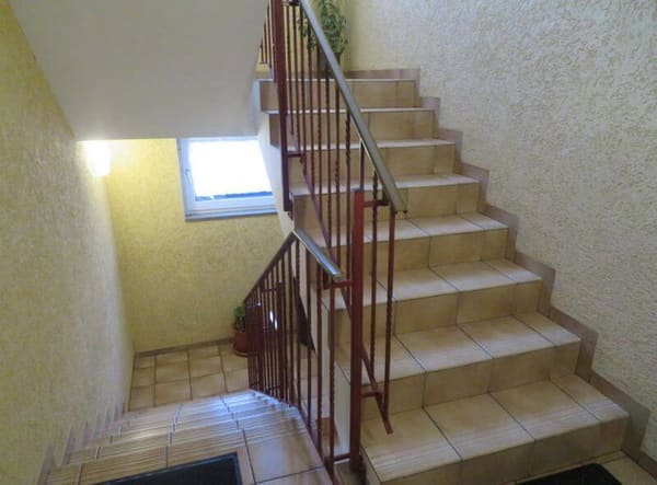 Immobilie in Bamberg - BAMBERG-NÄHE WUNDERBURG: 1-ZIMMER-WOHNUNG+SEP. KÜCHE MIT FENSTER+BAD MIT BADEWANNE FÜR 119.000,-EURO - Bild 4