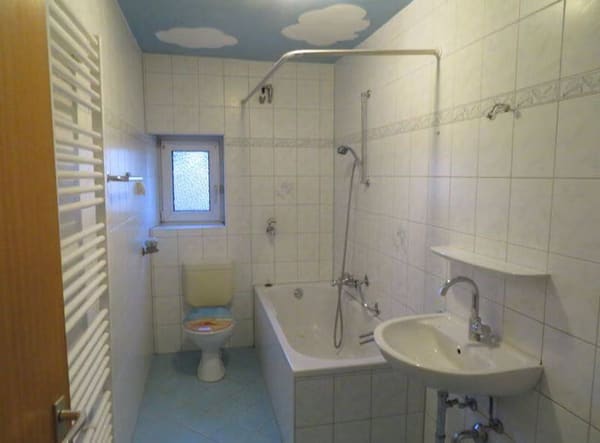 Immobilie in Bamberg - BAMBERG-NÄHE BAHNHOF: 3-ZIMMER-WOHNUNG(= SOFORT FREI!!) + BAD MIT FENSTER FÜR 149.000,-EURO - Bild 2