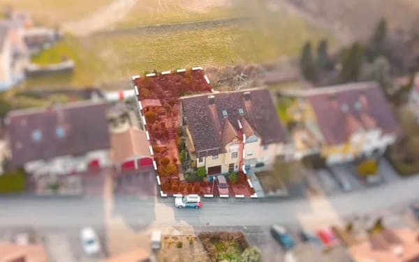Immobilie in Aidenbach - Grün. Ruhig. Besonders. – DHH mit traumhaft angelegtem Garten in Aidenbach - Bild 4