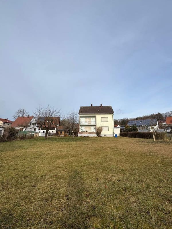Immobilie in Heideck - " Zweifamilienhaus mit 3 Garagen und weiterer Baureserve " - Bild 1