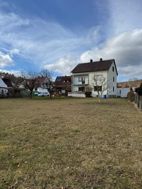 Immobilie in Heideck - " Zweifamilienhaus mit 3 Garagen und weiterer Baureserve " - Bild 2