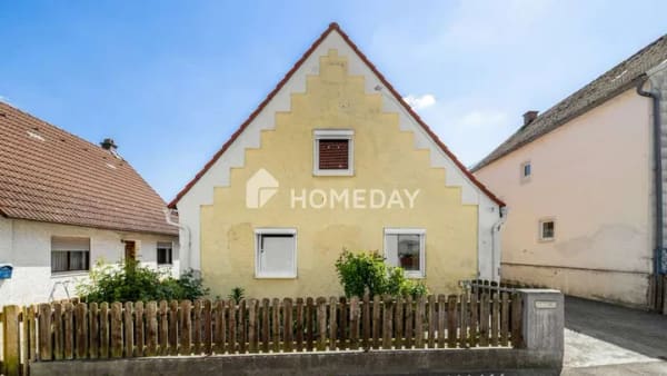 Immobilie in Geisenfeld - Solides Einfamilienhaus mit 4 Zimmern, Kamin, Garage & Garten wartet auf neue Ideen - Bild 0