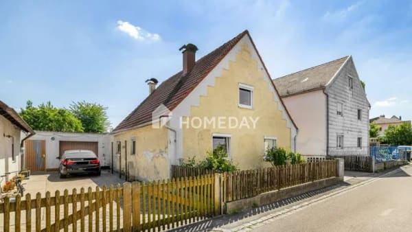 Immobilie in Geisenfeld - Solides Einfamilienhaus mit 4 Zimmern, Kamin, Garage & Garten wartet auf neue Ideen - Bild 1