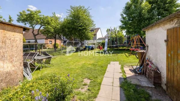 Immobilie in Geisenfeld - Solides Einfamilienhaus mit 4 Zimmern, Kamin, Garage & Garten wartet auf neue Ideen - Bild 3