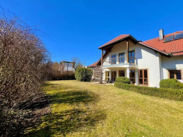Immobilie in Ergoldsbach - Viel Platz zum Wohlfühlen - Einfamilienhaus mit Garten und Wintergarten - Bild 1