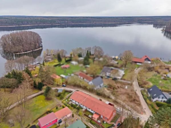 Immobilie in Schwarz - Kleiner Bungalow am See - kernsaniert - in Schwarz dauerhaftes Wohnen als erst- und Zweitwohnsitz - Bild 1