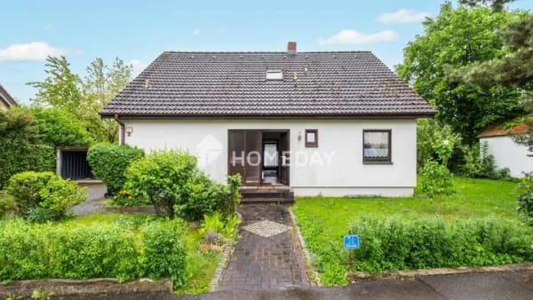 Immobilie in Ehekirchen - Ihr neues Zuhause - Leerstehendes Einfamilienhaus mit 7 Zimmern, Kamin und EBK in Ehekirchen - Bild 2