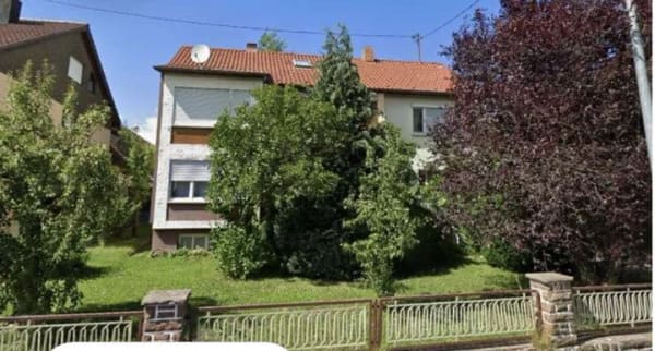 Immobilie in Weil im Schönbuch - Mehrfamilienhaus mit großem Grundstück mit Entwicklungspotenzial - ideal für Bauträger, Investoren - Bild 0