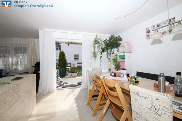 Immobilie in Immenstadt im Allgäu - Gepflegtes Dreifamilienhaus mit freier Dachgeschosswohnung und attraktivem Entwicklungspotenzial
 - Bild 2