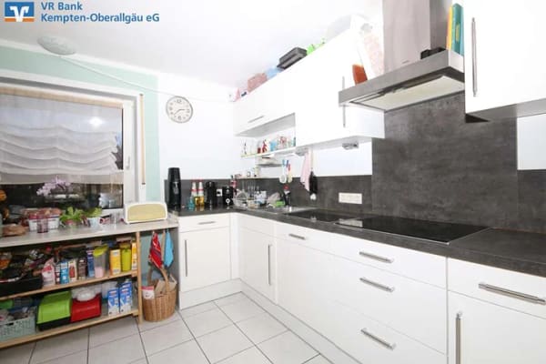 Immobilie in Immenstadt im Allgäu - Gepflegtes Dreifamilienhaus mit freier Dachgeschosswohnung und attraktivem Entwicklungspotenzial
 - Bild 3