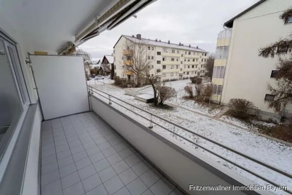 Immobilie in Weilheim in Oberbayern - „Einziehen & wohlfühlen: Renovierte 3-Zimmer-Wohnung mit Balkon-Duo“ - Bild 2