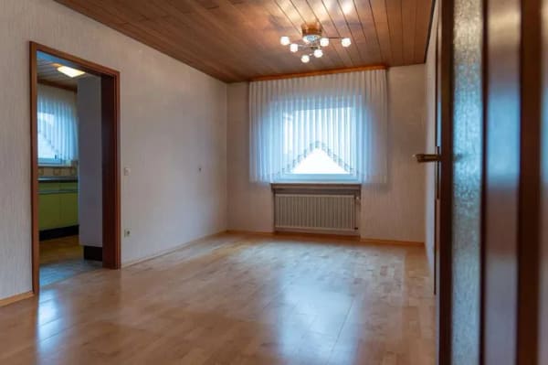 Immobilie in Kraichtal - Großzügiges Mehrgenerationen- oder Einfamilienhaus  mit Wintergarten und unvergleichbarem Ausblick - Bild 4