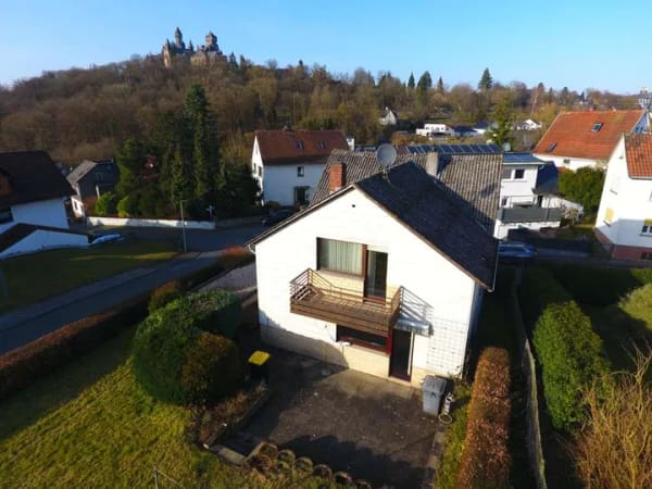 Immobilie in Braunfels - Einfamilienhaus in Bestlage, mit Garage und schönem Garten - Bild 0