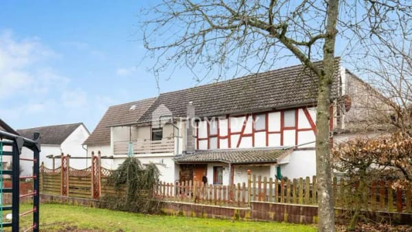Immobilie in Hungen - Einfamilienhaus mit Scheune und Nebengebäuden in ruhiger Lage - Bild 0