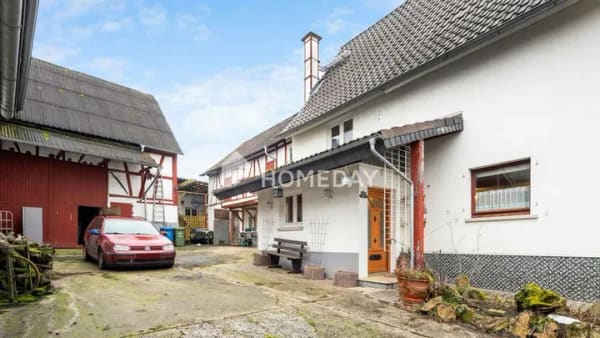 Immobilie in Hungen - Einfamilienhaus mit Scheune und Nebengebäuden in ruhiger Lage - Bild 1