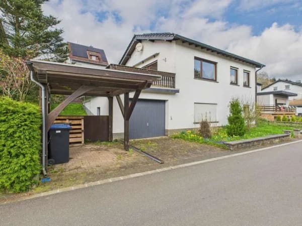 Immobilie in Jünkerath - Saniertes Einfamilienhaus in ruhiger Lage in Jünkerath zu verkaufen, ab dem 31.07.26 frei ! - Bild 0