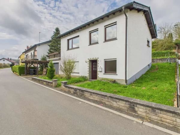 Immobilie in Jünkerath - Saniertes Einfamilienhaus in ruhiger Lage in Jünkerath zu verkaufen, ab dem 31.07.26 frei ! - Bild 1