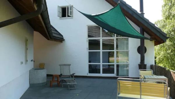 Immobilie in Dachsberg (Südschwarzwald) - Dachsberg, exkl. saniertes Landhaus, sep. Büro, Studio, 2 Gar., Areal ca. 8.000m², fussläufig Klo... - Bild 1