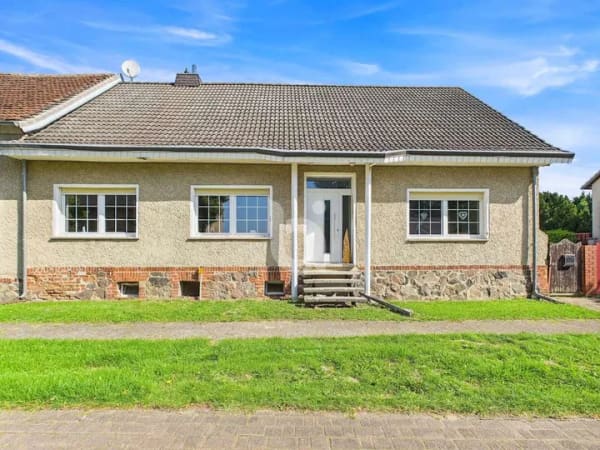 Immobilie in Gumtow - Einfamilienhaus, kernsaniert und offen für Träume, Kaminwärme und neue Kapitel - Bild 1