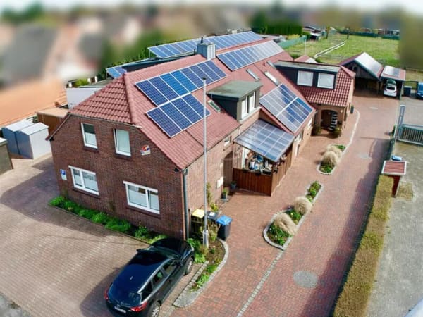 Immobilie in Papenburg - Kapitalanlage oder Wohnen mit Pferd – Vielseitiges MFH mit 6 Wohneinheiten - Bild 0