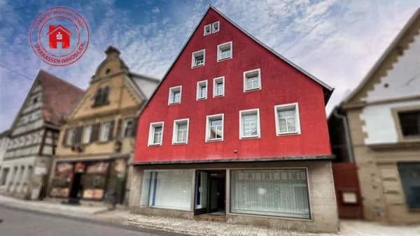 Immobilie in Creglingen - Renditestarkes Mehrfamilienhaus mit sieben Wohneinheiten und freier Büroeinheit - Bild 1