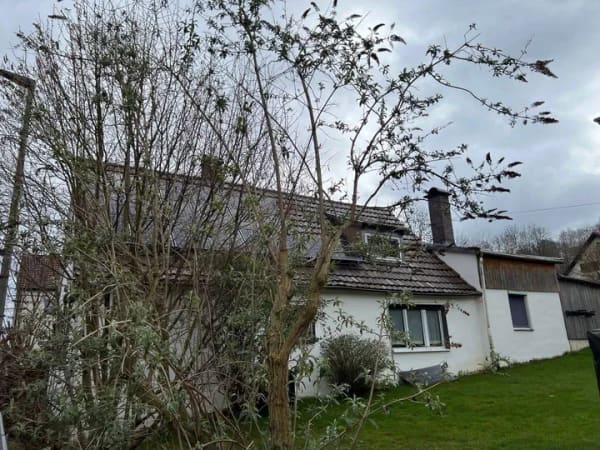 Immobilie in Binswangen - Gepflegtes Einfamilienhaus in Binswangen – modernisiert, mit Garten - Bild 1