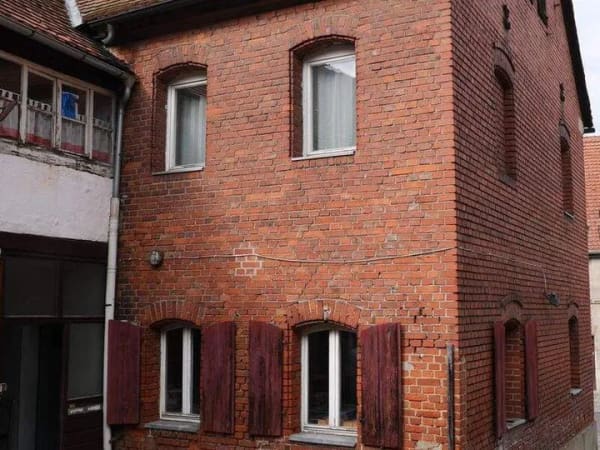 Immobilie in Langenzenn - Zweifamilienhaus mit Nebengebäude zum Ausbau in zentraler Lage von Langenzenn, gesamt ca. 300 qm Wohnfläche möglich (unsere Objektnummer: 08AZ0125) - Bild 0