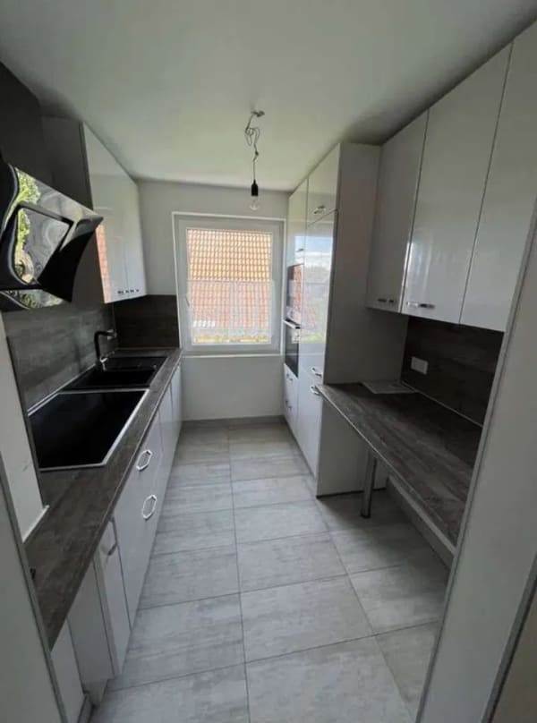 Immobilie in Steinenbronn - Kernsanierte 3-Zimmer-Wohnung mit EBK, Balkon & Garage – bezugsfrei in Steinenbronn - Bild 1