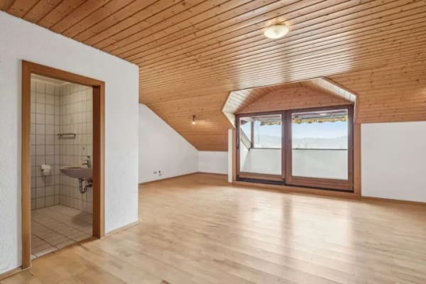 Immobilie in Küssaberg - 2,5 Zimmerwohnung mit viel Flair, großer Küche und wunderschönem Balkon mit Weitsicht in Küssaberg - Bild 3