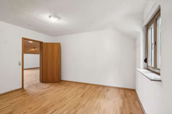 Immobilie in Küssaberg - 2,5 Zimmerwohnung mit viel Flair, großer Küche und wunderschönem Balkon mit Weitsicht in Küssaberg - Bild 4