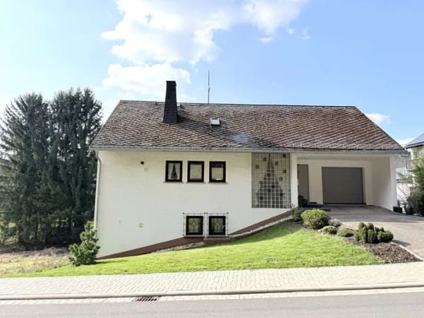Immobilie in Dahlheim - Solides Wohnhaus mit 2 Wohneinheiten und weitläufigem Gartenparadies - Bild 0
