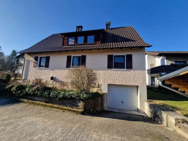 Immobilie in Heinersreuth - Gemütliches Eigenheim mit Flair
2 Wohnungen sind möglich
Ruhige, zurück versetzte Lage
Bezugsfrei - Bild 4