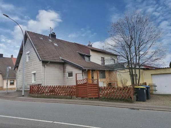 Immobilie in Spiesen-Elversberg - Doppelhaushälfte in zentraler Lage von Spiesen-Elversberg - Bild 0