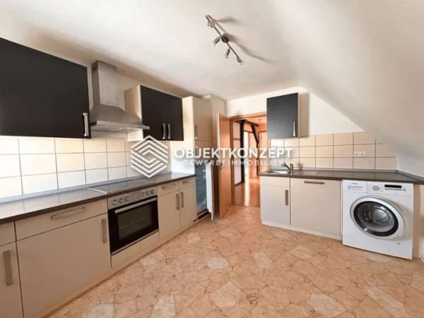 Immobilie in Denkendorf - Charmante Dachgeschosswohnung mit Potenzial, moderner Ausstattung und attraktiver Rendite - Bild 1