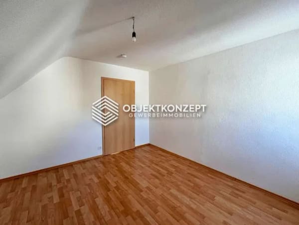 Immobilie in Denkendorf - Charmante Dachgeschosswohnung mit Potenzial, moderner Ausstattung und attraktiver Rendite - Bild 3