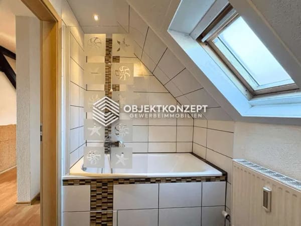 Immobilie in Denkendorf - Charmante Dachgeschosswohnung mit Potenzial, moderner Ausstattung und attraktiver Rendite - Bild 4