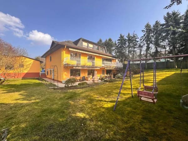 Immobilie in Taunusstein - VIELSEITIGE NUTZUNGSMÖGLICHKEITEN - 3 EINHEITEN IM HAUS / 3 GARAGEN UND CA. 1300 QM GRUNDSTÜCK - Bild 4