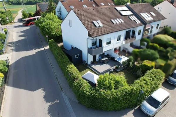 Immobilie in Pentling - Charmantes Reihenendhaus mit Garten, Terrasse und Garage in Regensburg - Bild 1