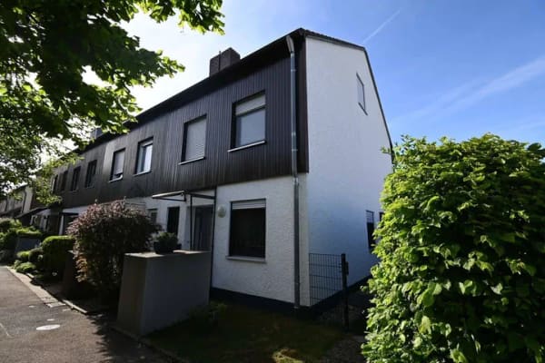 Immobilie in Pentling - Charmantes Reihenendhaus mit Garten, Terrasse und Garage in Regensburg - Bild 3