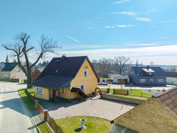 Immobilie in Märkische Heide - Am Groß Leuthener See gelegenes modernisiertes Einfamilienhaus mit Garage und Nebengebäude - Bild 1