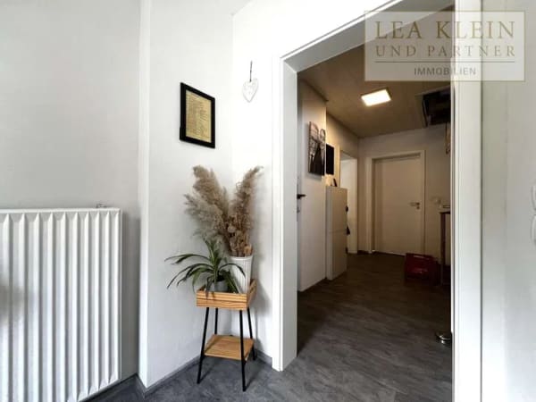 Immobilie in Drolshagen - Charmantes Einfamilienhaus mit Einliegerwohnung, Balkon & traumhafter Aussichtslage  - Drolshagen - Bild 1
