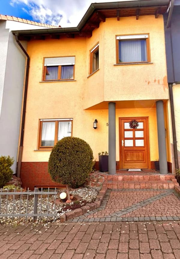 Immobilie in Kleinostheim - Familienhaus mit Garten, Balkon & Ausbaupotenzial – attraktive Gelegenheit in Kleinostheim - Bild 0